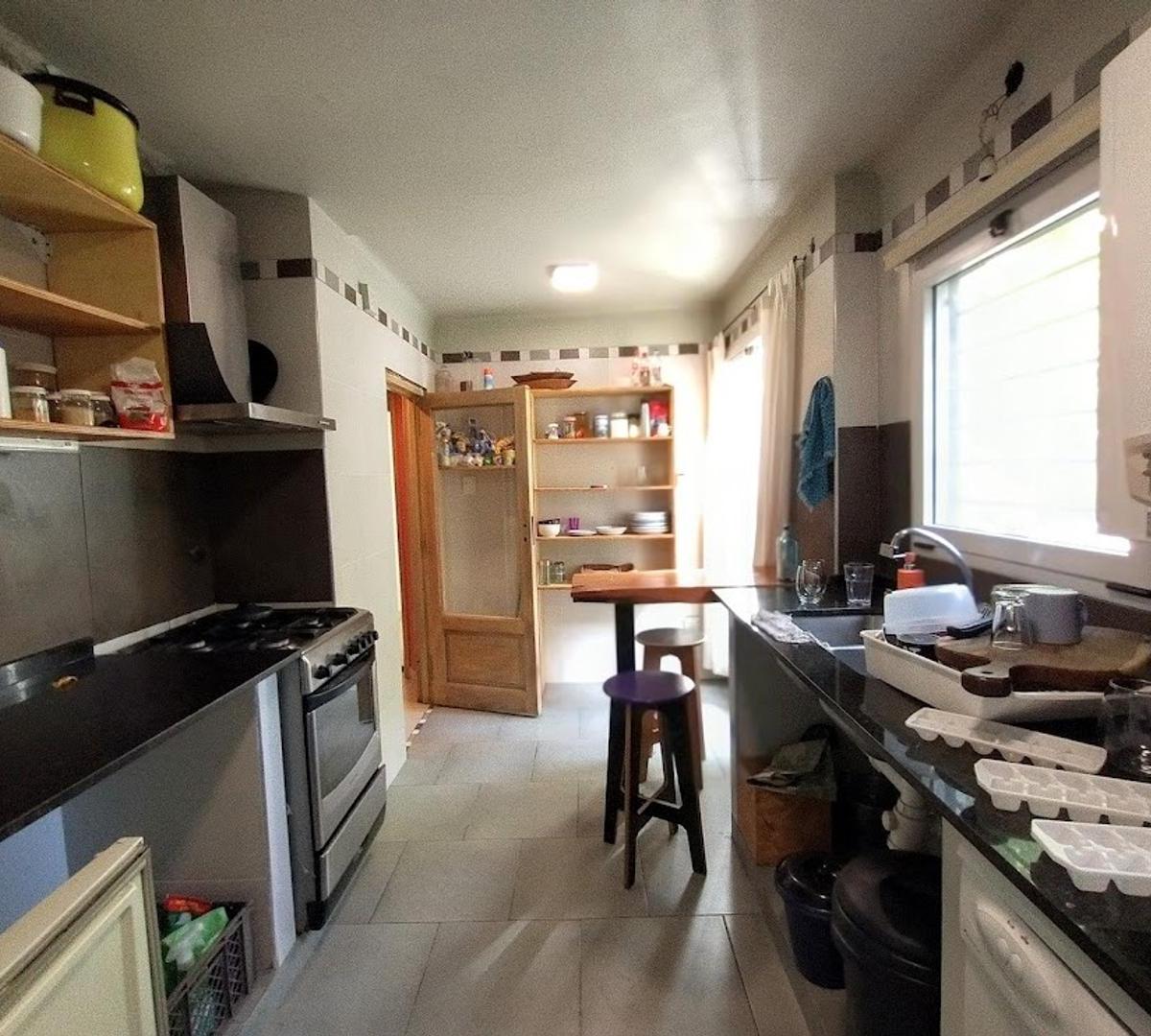 Unica! Importante Casa Usd 400.000. - 3 Plantas con Jardin 2