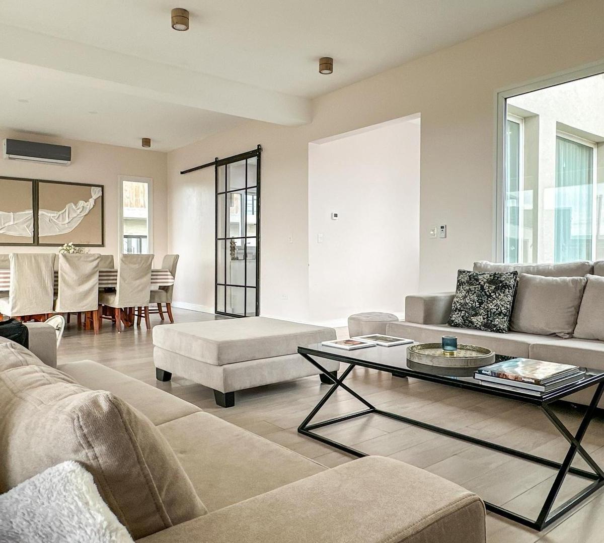 Excelente Casa en Venta en El Cantón, B. Golf 1