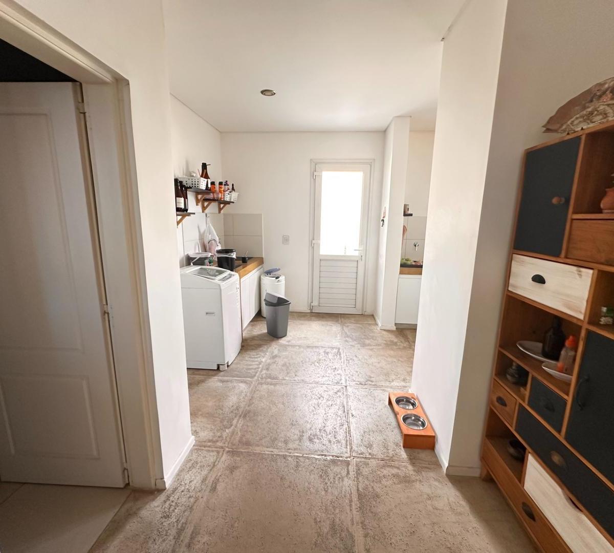 Casa Usd 229.000. - 5 Dorm. + Galeria + Pileta Lote de 773 m² 1