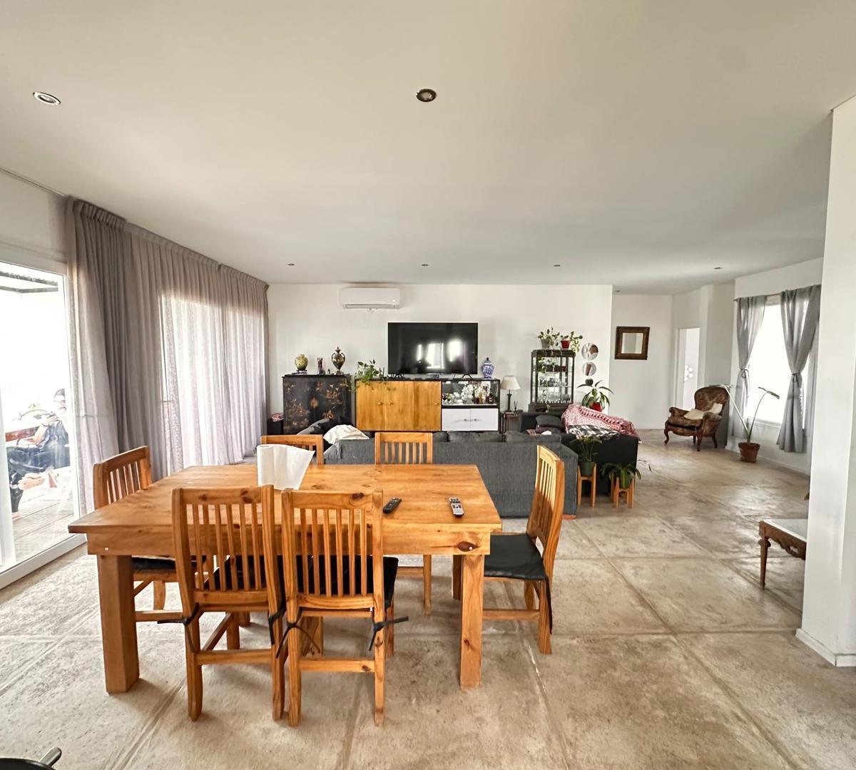 Casa Usd 229.000. - 5 Dorm. + Galeria + Pileta Lote de 773 m² 1