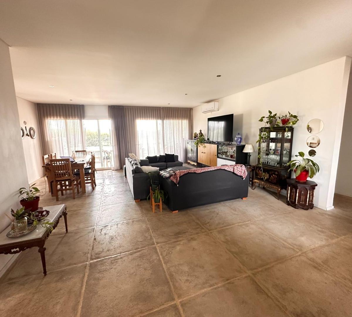 Casa Usd 229.000. - 5 Dorm. + Galeria + Pileta Lote de 773 m² 2