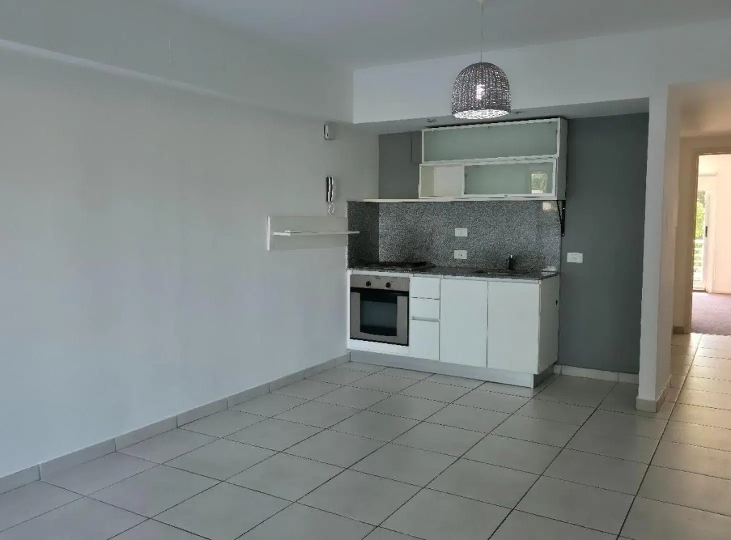 $ 950.000.-ALQUILER EN PESOS - PB 2 AMB. Y MEDIO C/ COCH. 1