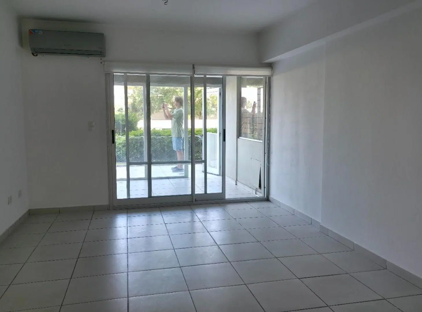 $ 950.000.-ALQUILER EN PESOS - PB 2 AMB. Y MEDIO C/ COCH. 2