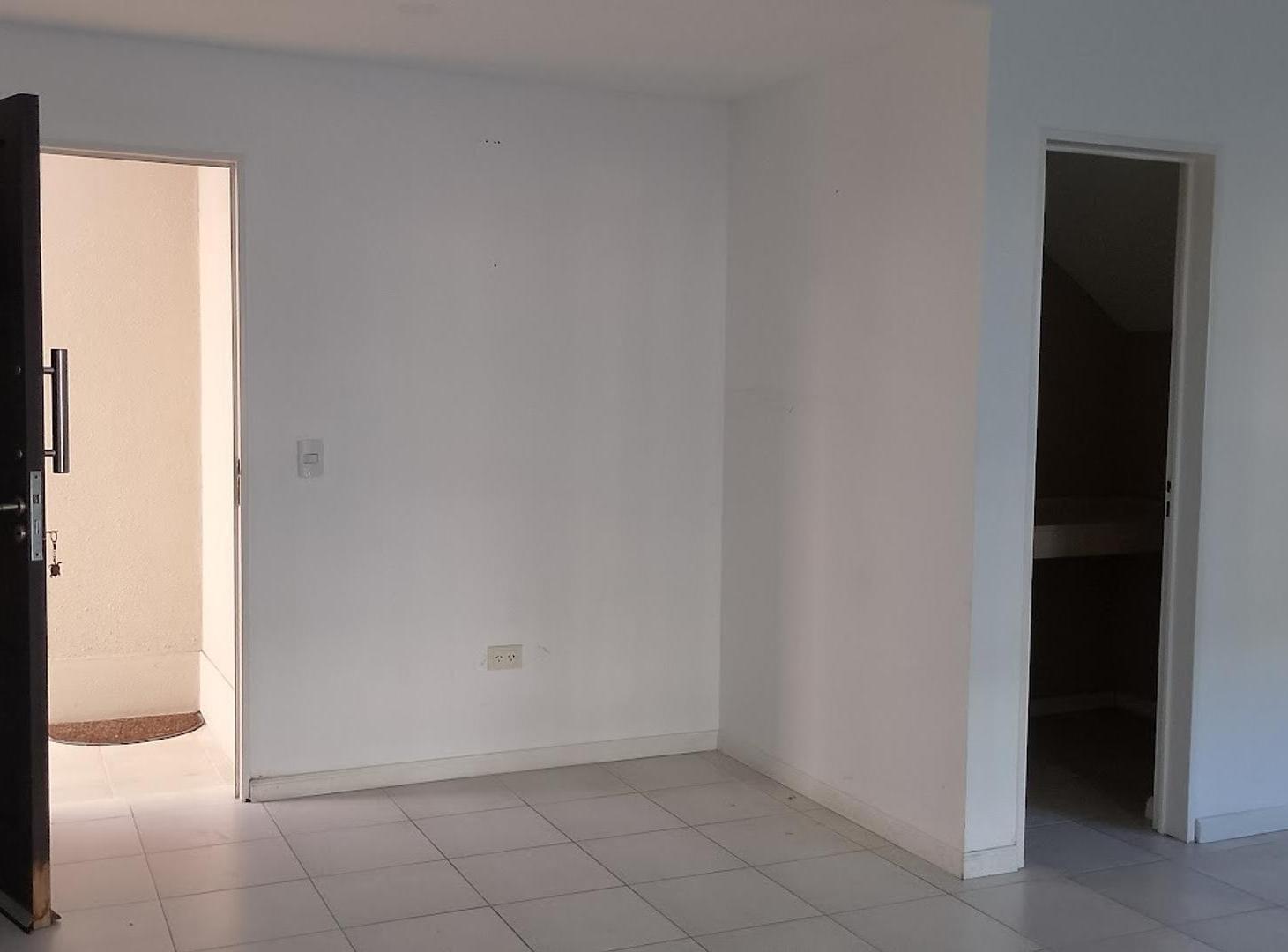 Foto de 3 ambientes en duplex c/coch. alquiler usd 700 + gastos, imagen 1
