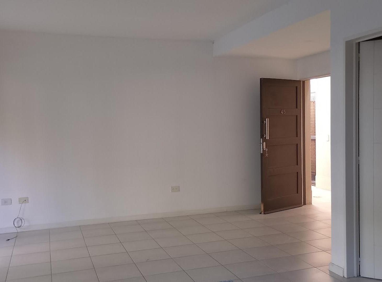 Foto de 3 ambientes en duplex c/coch. alquiler usd 700 + gastos, imagen 2