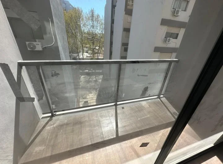 3 AMBIENTES A ESTRENAR CON BALCON SUPER LUMINOSO 2 BAÑOS COMPLETOS HIDALGO 879  2