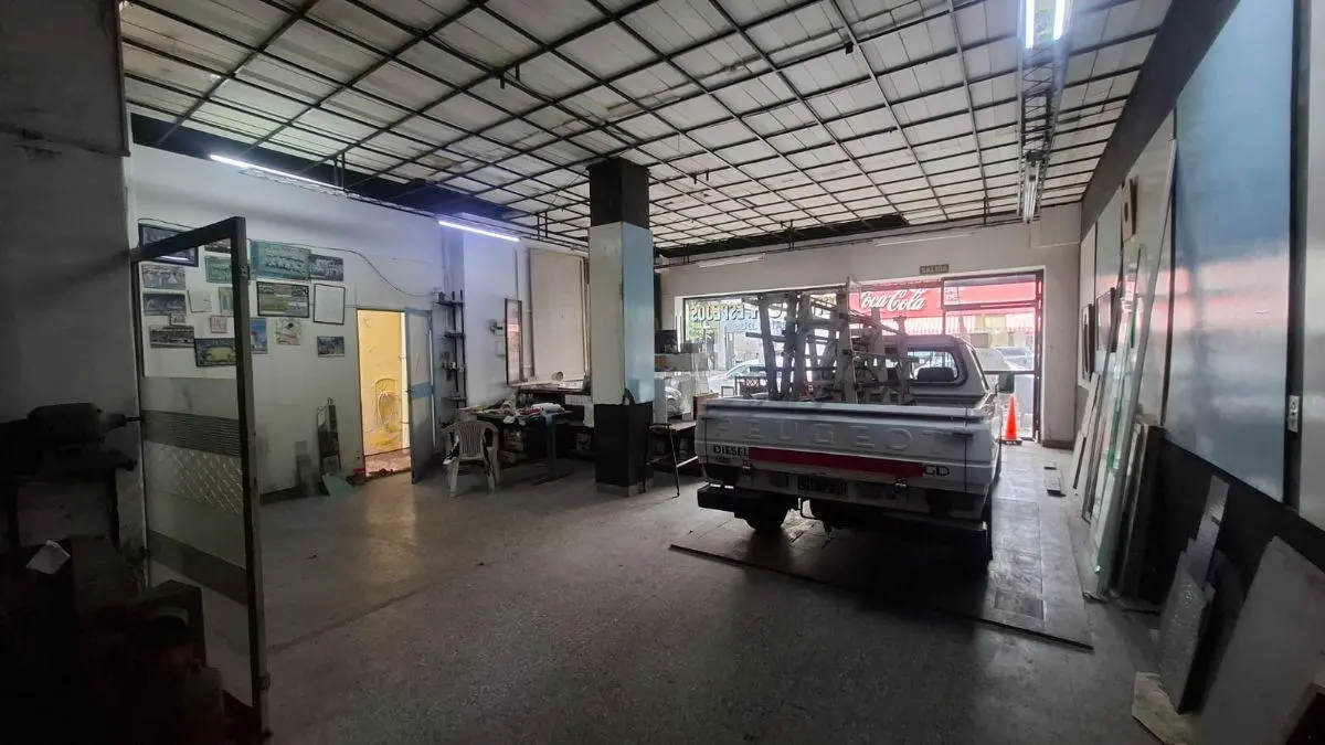LOCAL COMERCIAL APTO DIVERSOS RUBROS SOBRE LOTE DE 8,66 X 30,60 CID CAMPEADOR AV DIAZ VELEZ 5565 4