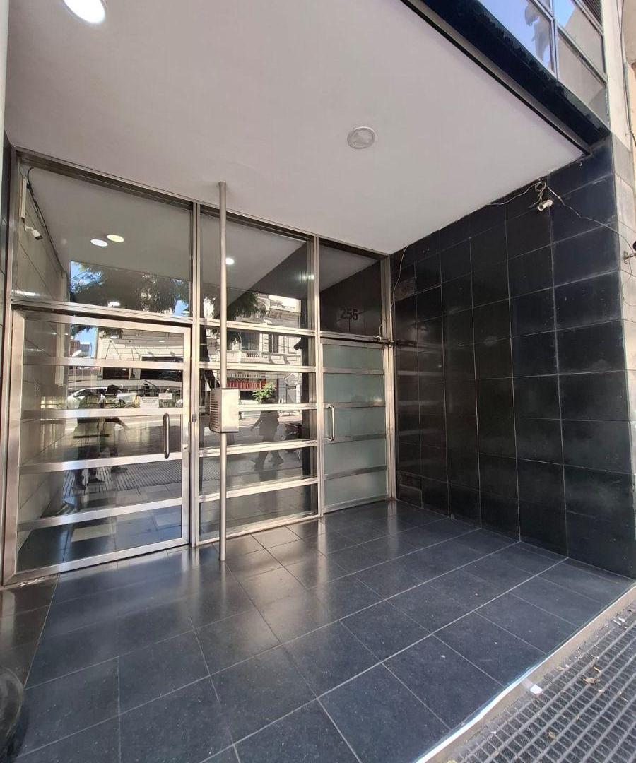 MONOAMBIENTE LATERAL SUPER LUMINOSO COCINA KITCHENETTE SEGURIDAD 24HS MUY BUEN ESTADO CALLAO 255