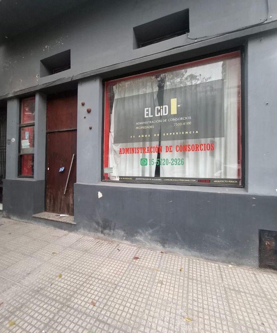 LOCAL COMERCIAL EN ALQUILER ENTREPISO DIVERSOS RUBROS BAÑO COMPLETO NO PAGA EXPENSAS HIDALGO 1033