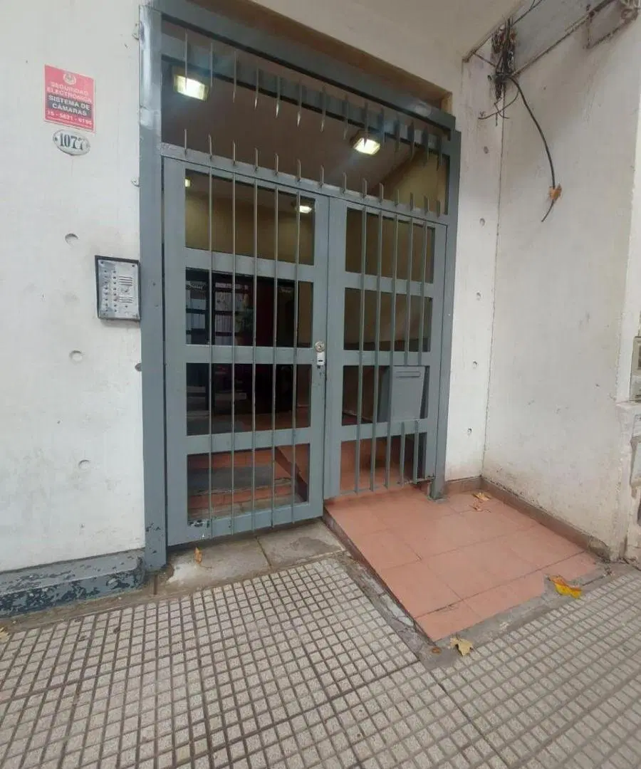 3 AMBIENTES FRENTE SUPER LUMINOSO BALCÓN COCINA COMEDOR LAVADERO 2 BAÑOS CUCHA CUCHA 1077 3