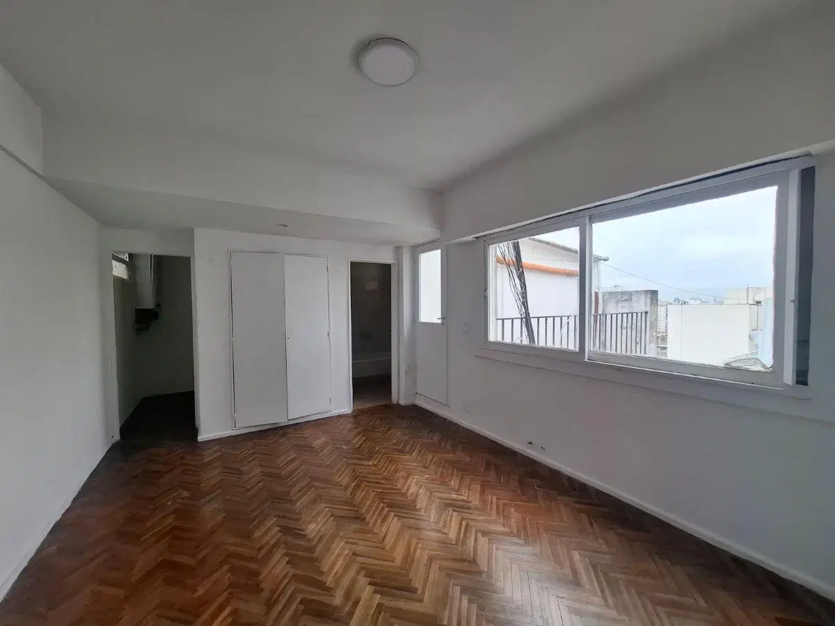 2 AMBIENTES SUPER LUMINOSO BALCON PAQUETE ALQUILER Y EXPENSAS EXCELENTE UBICACION AV DIRECTORIO 186 4