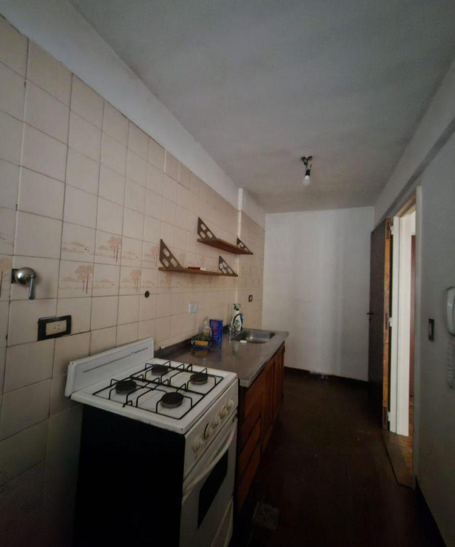 Foto de 2 AMBIENTES LATERAL BUEN ESTADO COCINA Y BAÑO COMPLETOS COCHERA FIJA, imagen 4