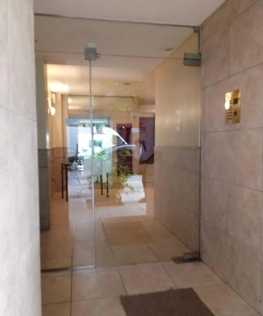 2 AMBIENTES FRENTE SUEPER LUMINOSO BALCON FRANCES COCINA Y BAÑO COMPLETOS ROJAS 473 1