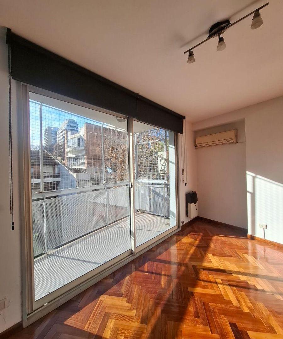 Foto de 2 AMBIENTES SEMIPISO FRENTE BALCÓN SUPER LUMINOSO COCHERA FIJA PISCINA PARRILLA PAYSANDU 442, imagen 4