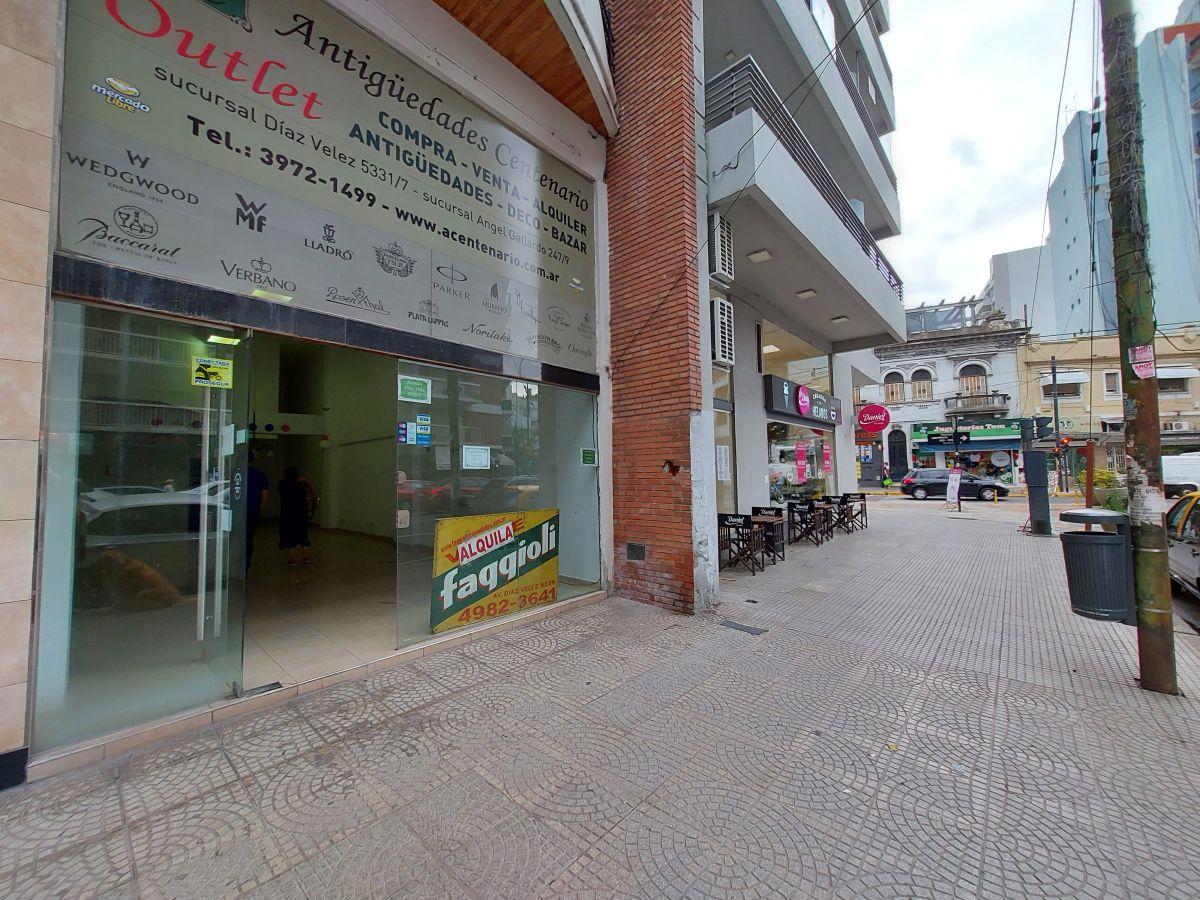 Foto de LOCAL COMERCIAL MODERNO DOBLE ALTURA POSIBILIDAD DE ENTREPISO DIVERSOS, imagen 3