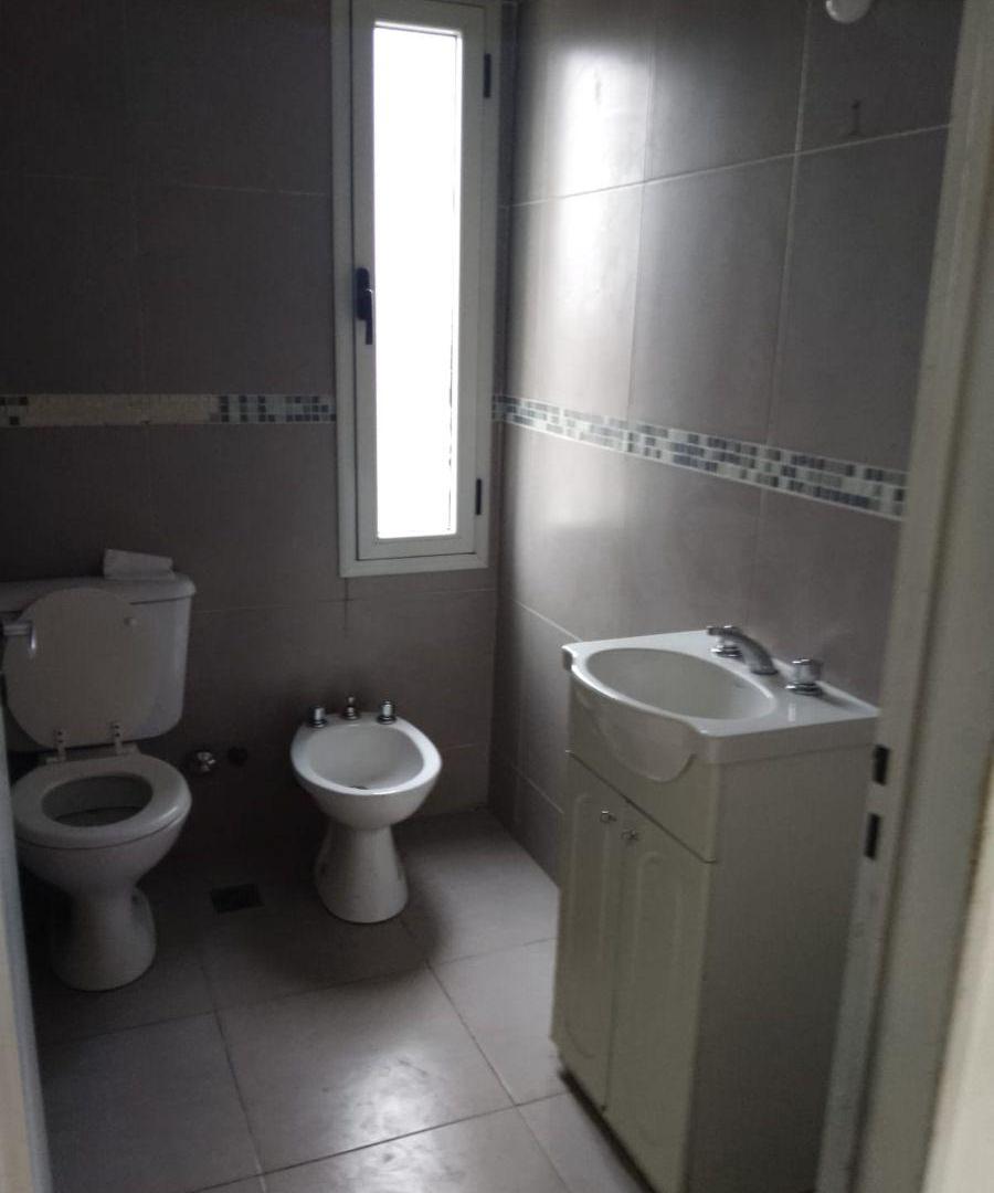 Foto de 2 AMBIENTES ESTUDIO BALCON ATERRAZADO INCLUYE EXPENSAS IMPUESTOS, imagen 2