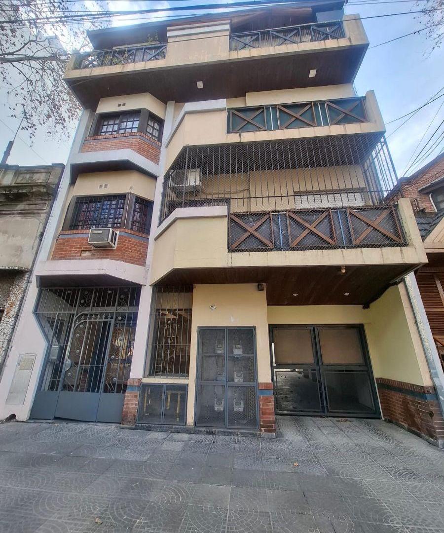 Foto de 2 AMBIENTES FRENTE BALCON COCHERA FIJA SUPER LUMINOSO MUY BUEN ESTADO Y, imagen 1