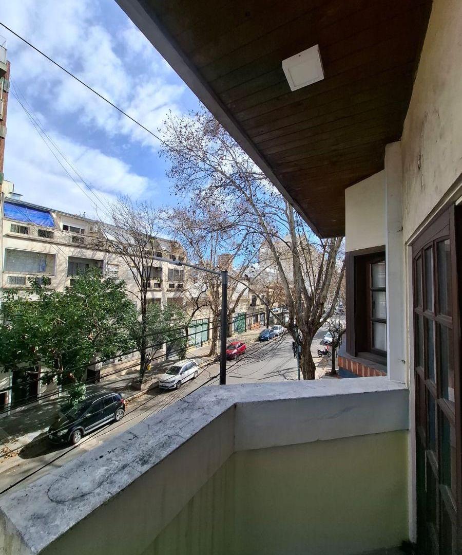 Foto de 2 AMBIENTES FRENTE BALCON COCHERA FIJA SUPER LUMINOSO MUY BUEN ESTADO Y, imagen 2