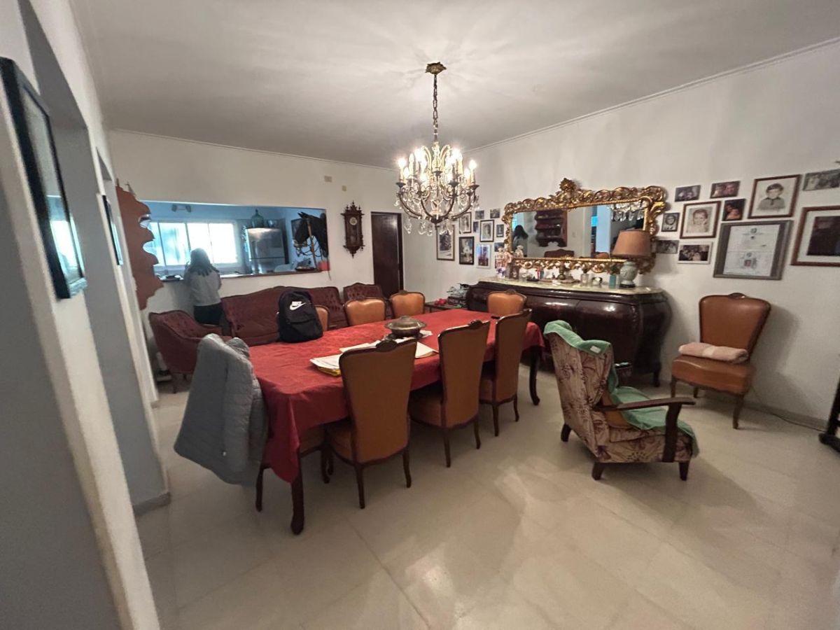 Foto de CASA SOBRE LOTE PROPIO CON JARDIN Y QUINCHO, IMPECABLE ESTADO, imagen 4