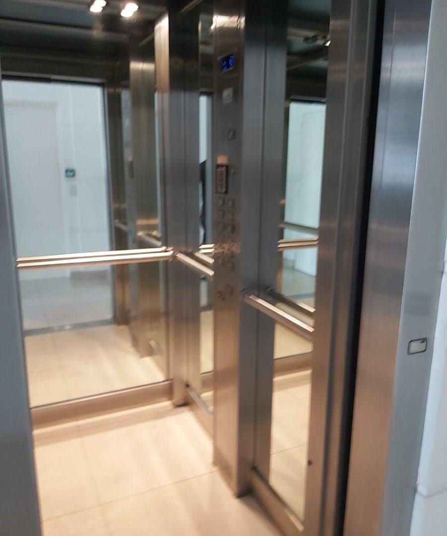 Foto de PISO 4 AMBIENTES COCHERA GRAN PATIO CON PARRILLA APTO PROFESIONAL, imagen 2