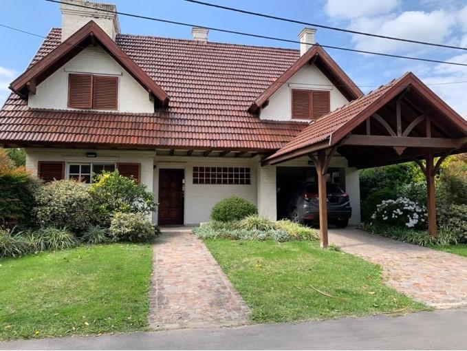 HERMOSA CASA EN VENTA EN COUNTRY VENADO II