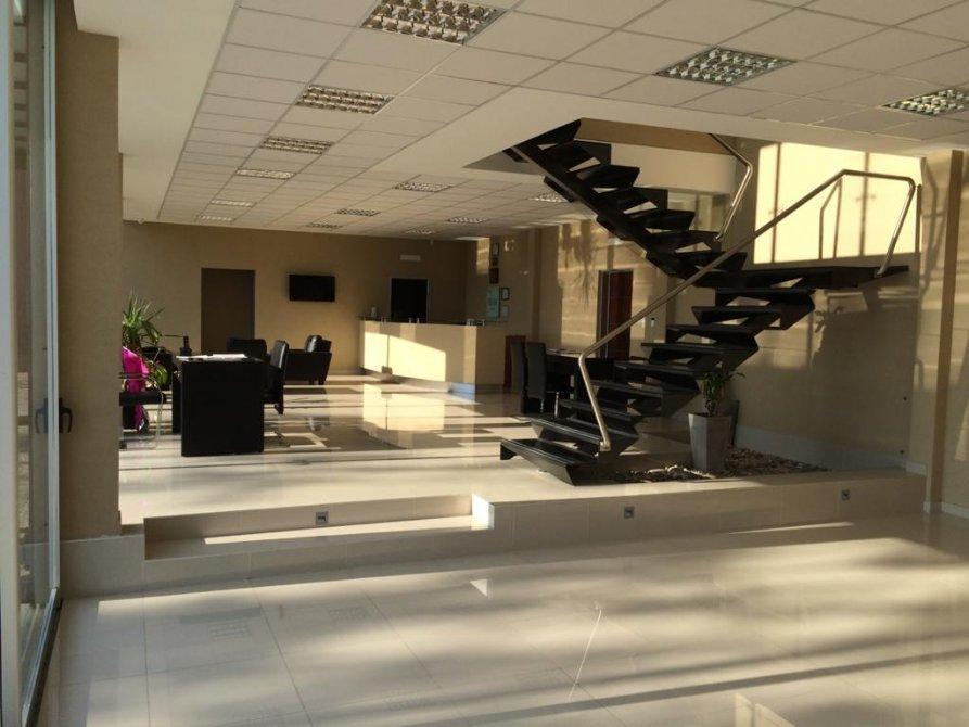Excelente Galpon Comercial con Oficinas en Lomas de Zamora 1