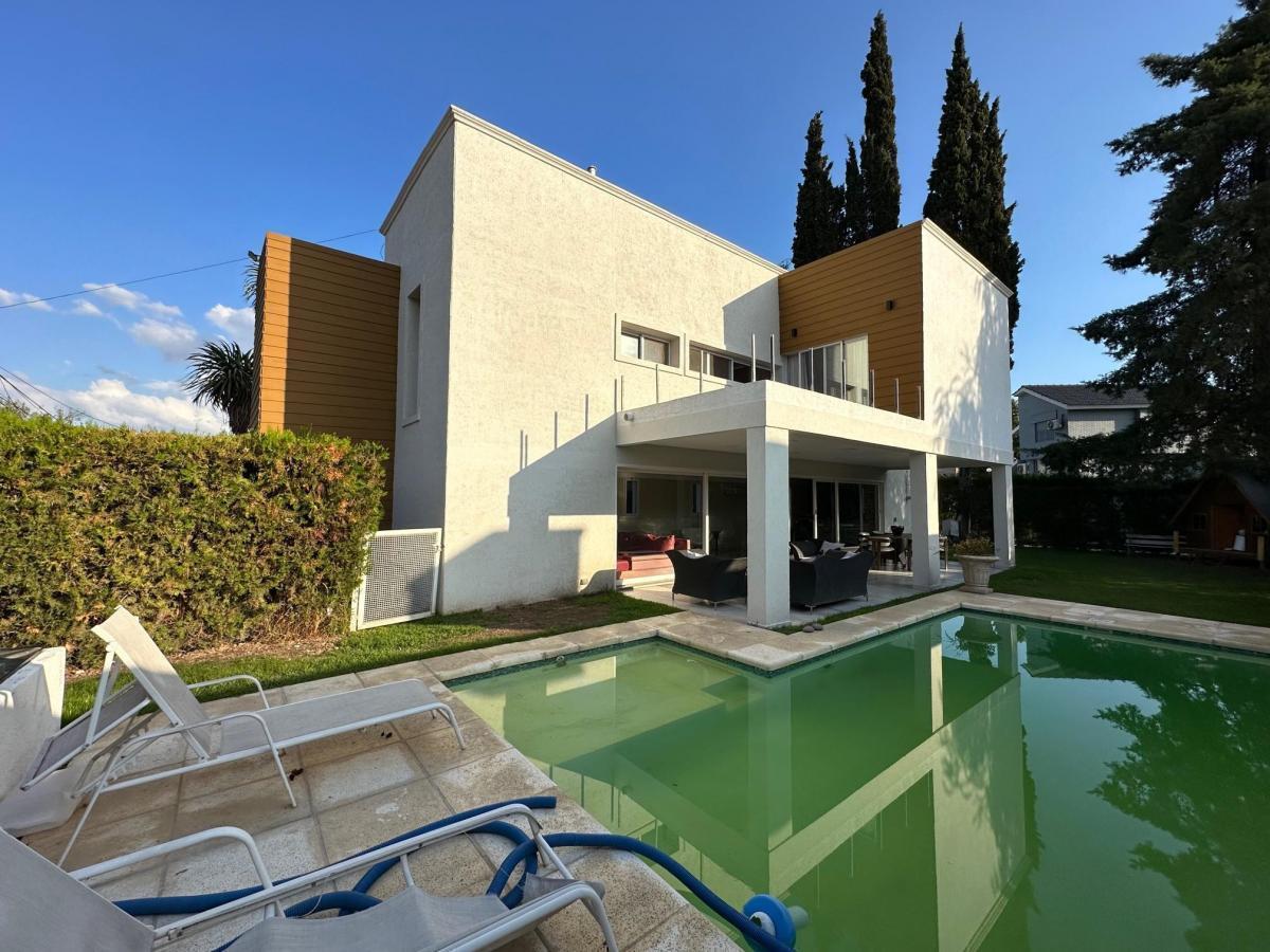 HERMOSA CASA DE DISEÑO EN VENTA EN VENADO 1