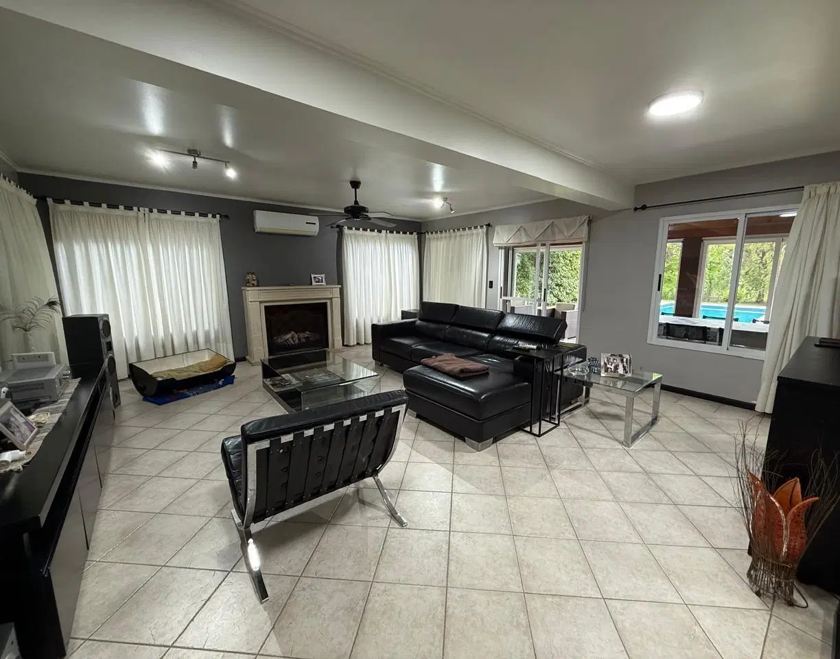 CHALET ESTILO CLASICO EN VENTA EN SAINT THOMAS NORTE 3