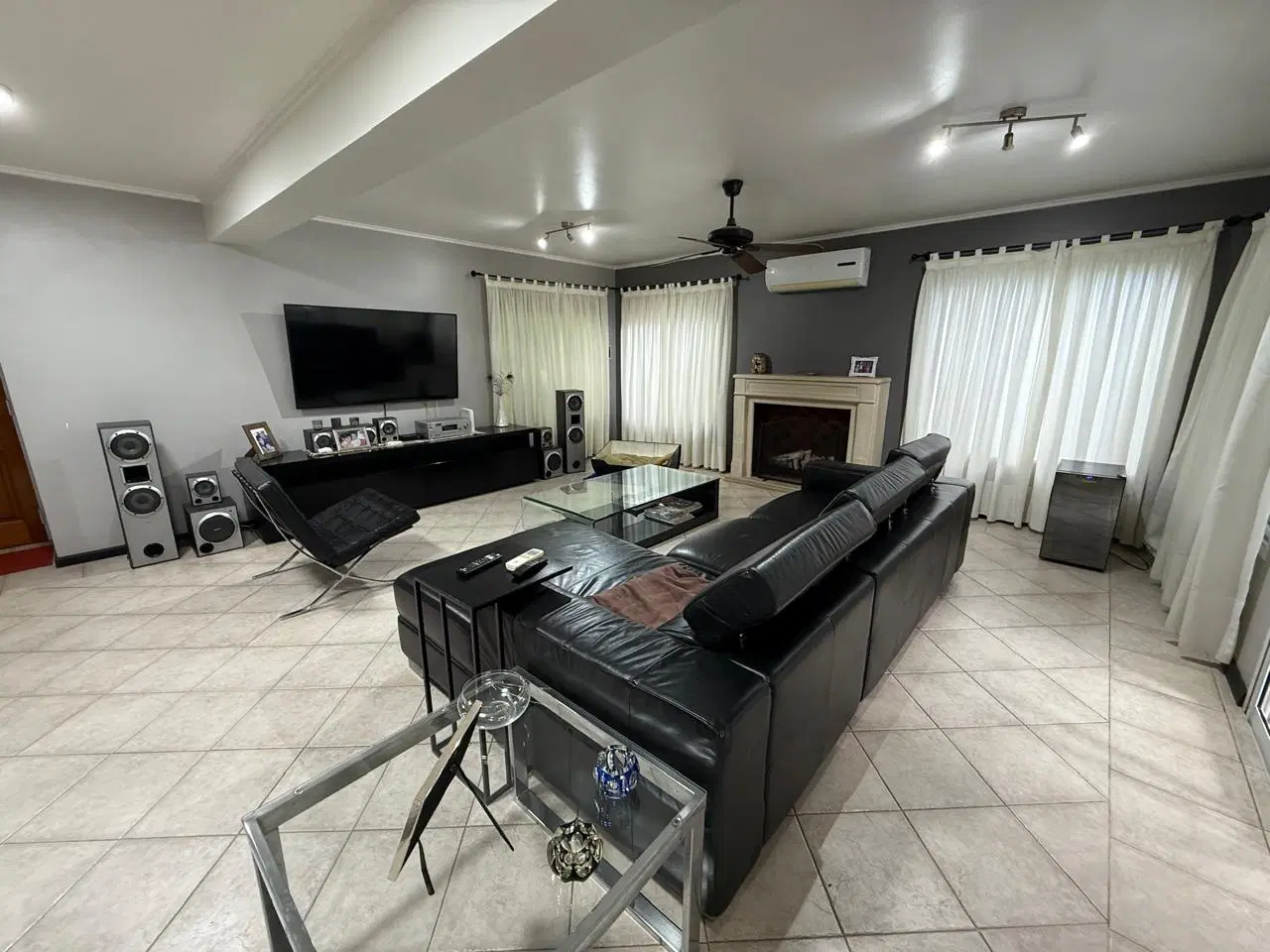 CHALET ESTILO CLASICO EN VENTA EN SAINT THOMAS NORTE 2