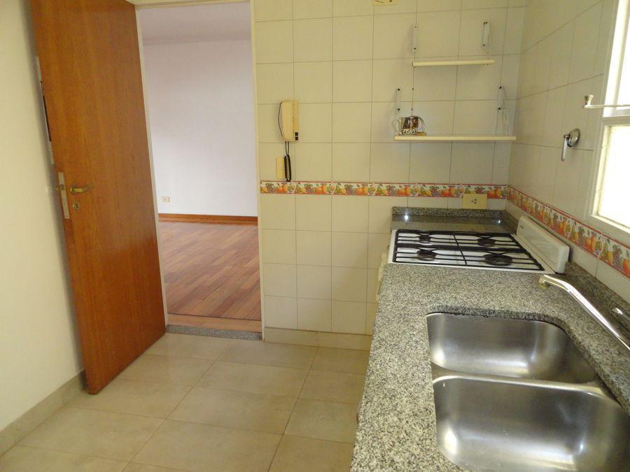 Foto de Departamento 2 AMBIENTES CON BALCON, PATIO Y COCHERA FIJA Y CUBIERTA, imagen 3