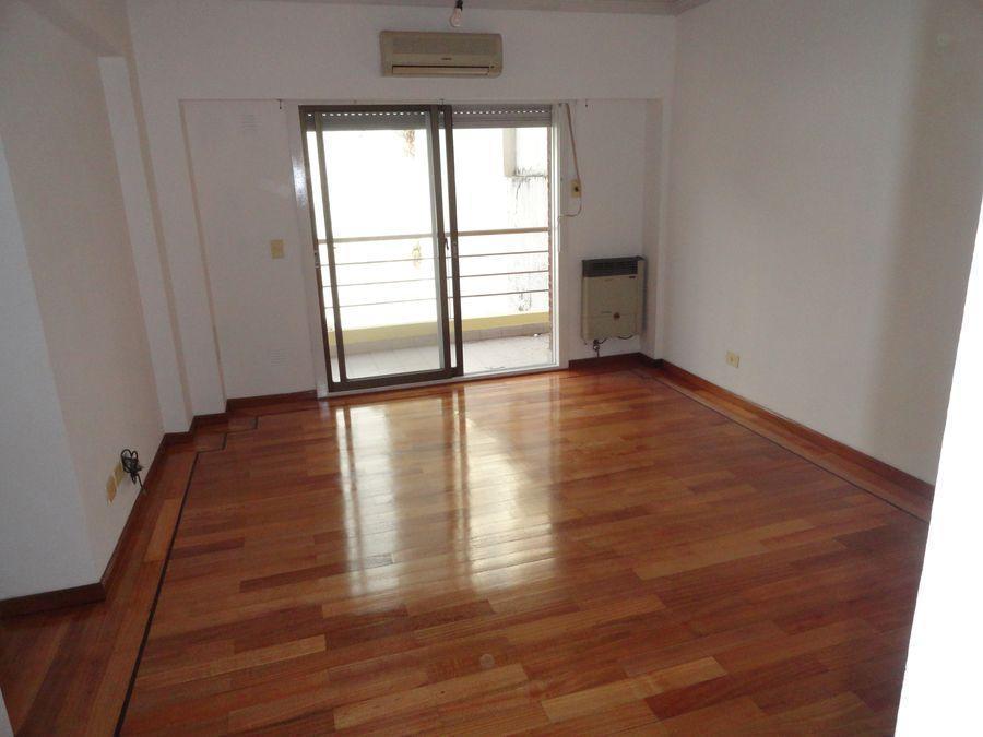 Foto de Departamento 2 AMBIENTES CON BALCON, PATIO Y COCHERA FIJA Y CUBIERTA, imagen 2