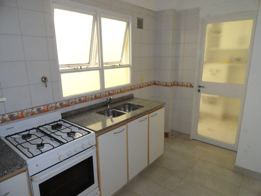 Foto de Departamento 2 AMBIENTES CON BALCON, PATIO Y COCHERA FIJA Y CUBIERTA, imagen 4
