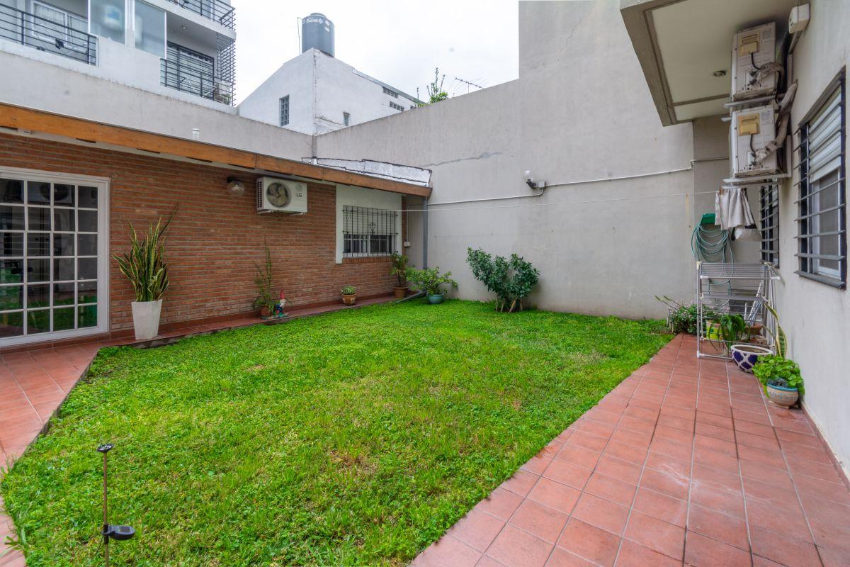 Venta Departamento PB de 3/4 ambientes + Parque y Quincho en Monte Castro