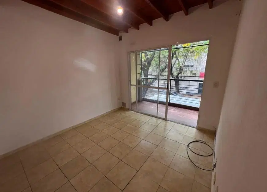 Hermoso Ph de 3 amb en 1° piso por escalera, con balcón al frente en Alquiler 2