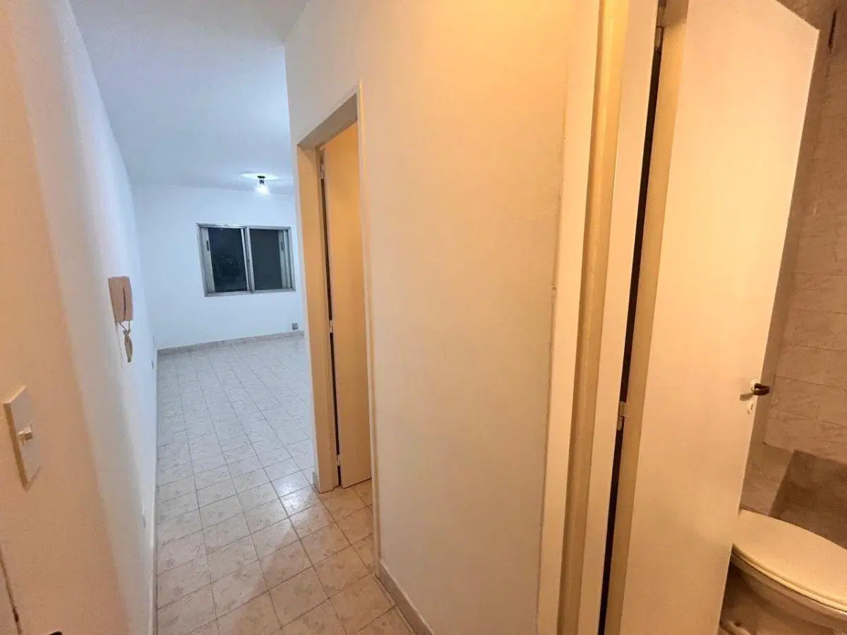Excelente departamento Monoambiente de 28m2, Excelente Ubicacion / 3er píso por escalera 4