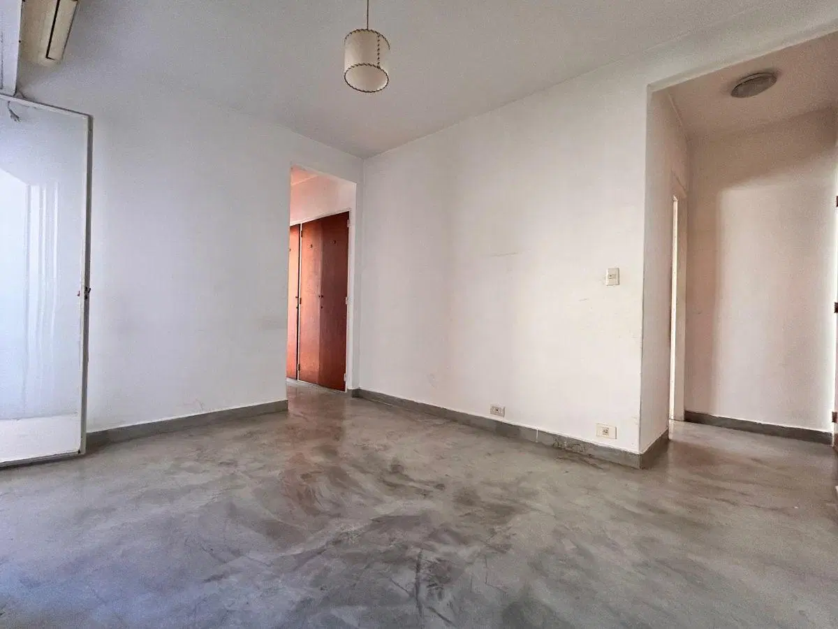 Venta Departamento 2 ambientes en 3er piso por escalera, Versalles 2