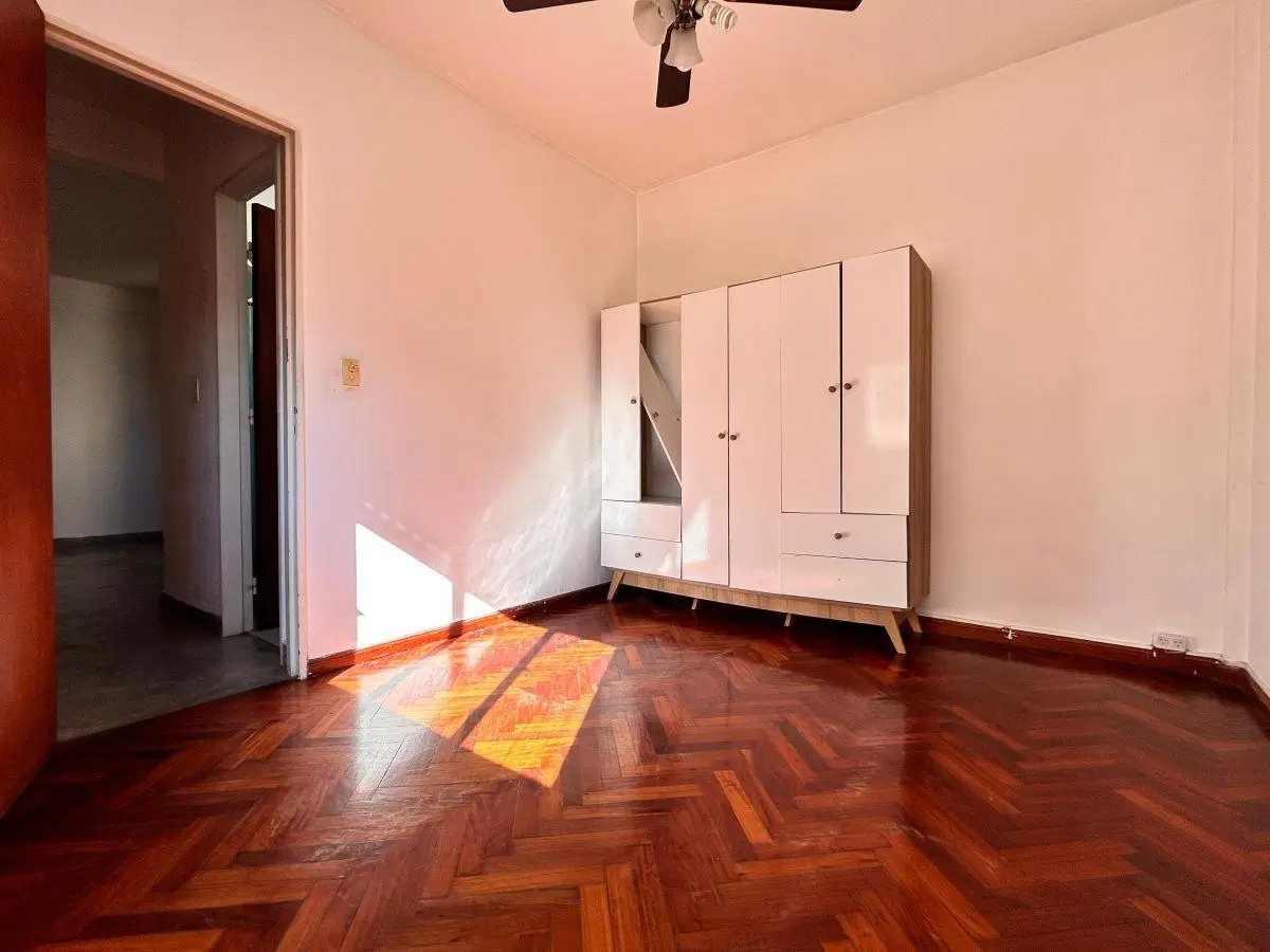Venta Departamento 2 ambientes en 3er piso por escalera, Versalles 4