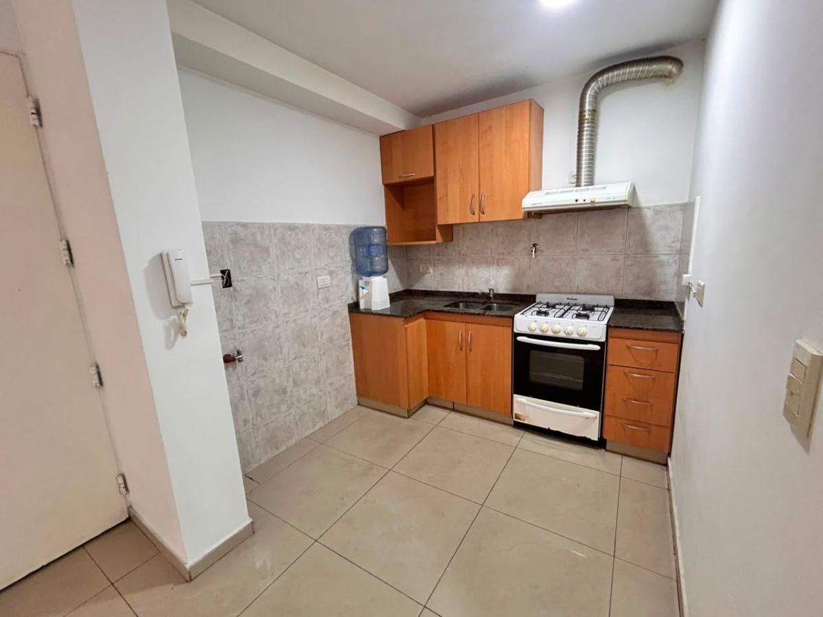Foto de Excelente Departamento 2 ambientes en Monte Castro para alquiler, imagen 2
