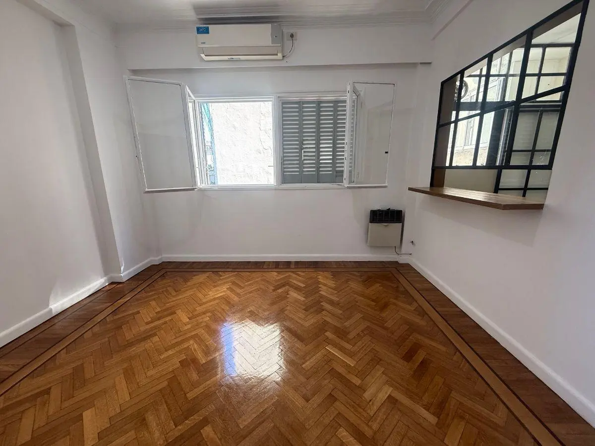 Espectacular semi piso reciclado a nuevo , muy luminoso con baulera 4