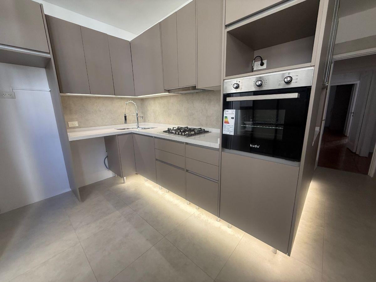 Foto de Espectacular semi piso reciclado a nuevo , muy luminoso con baulera, imagen 2