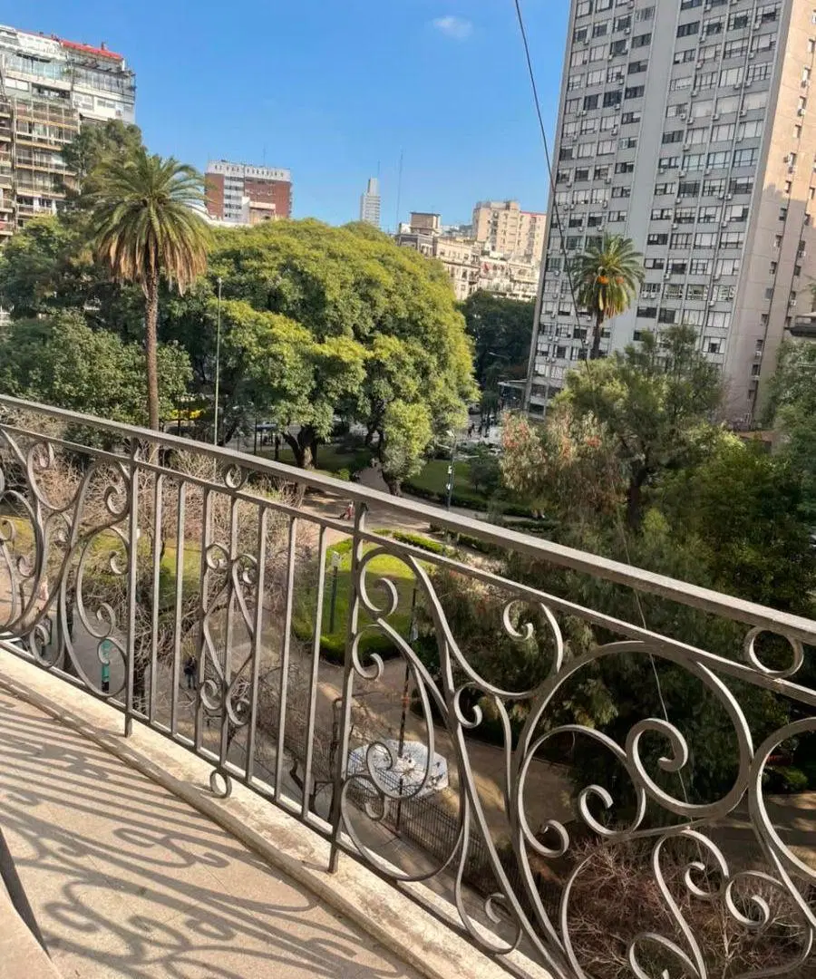 Salguero y Cervinio con espectacular vista a la plaza. REciclado a nuevo! 3