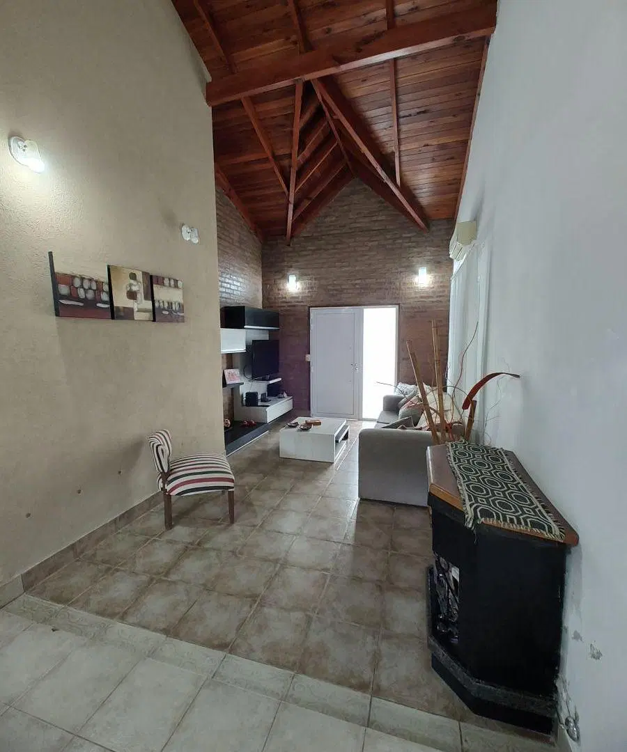 Casa y salón comercial en venta en Villa Elisa ER 3