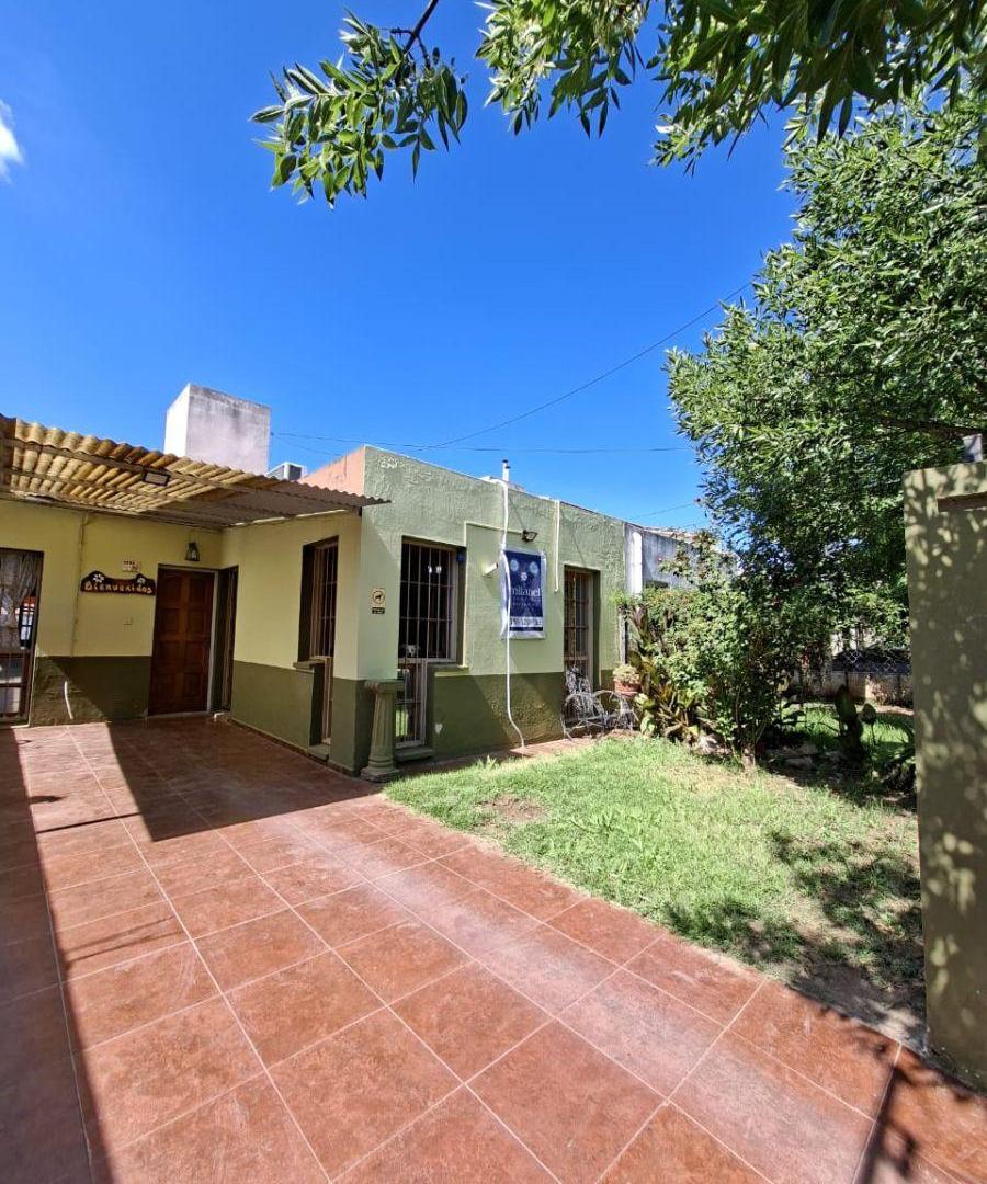 En venta casa 2 dorm. Brigadier San Martín