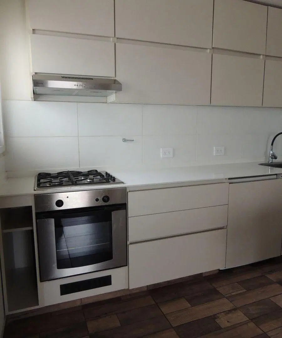 SE ALQUILA CASA MUY SEGURA, FUNCIONAL, SEMI- EQUIPADA 1