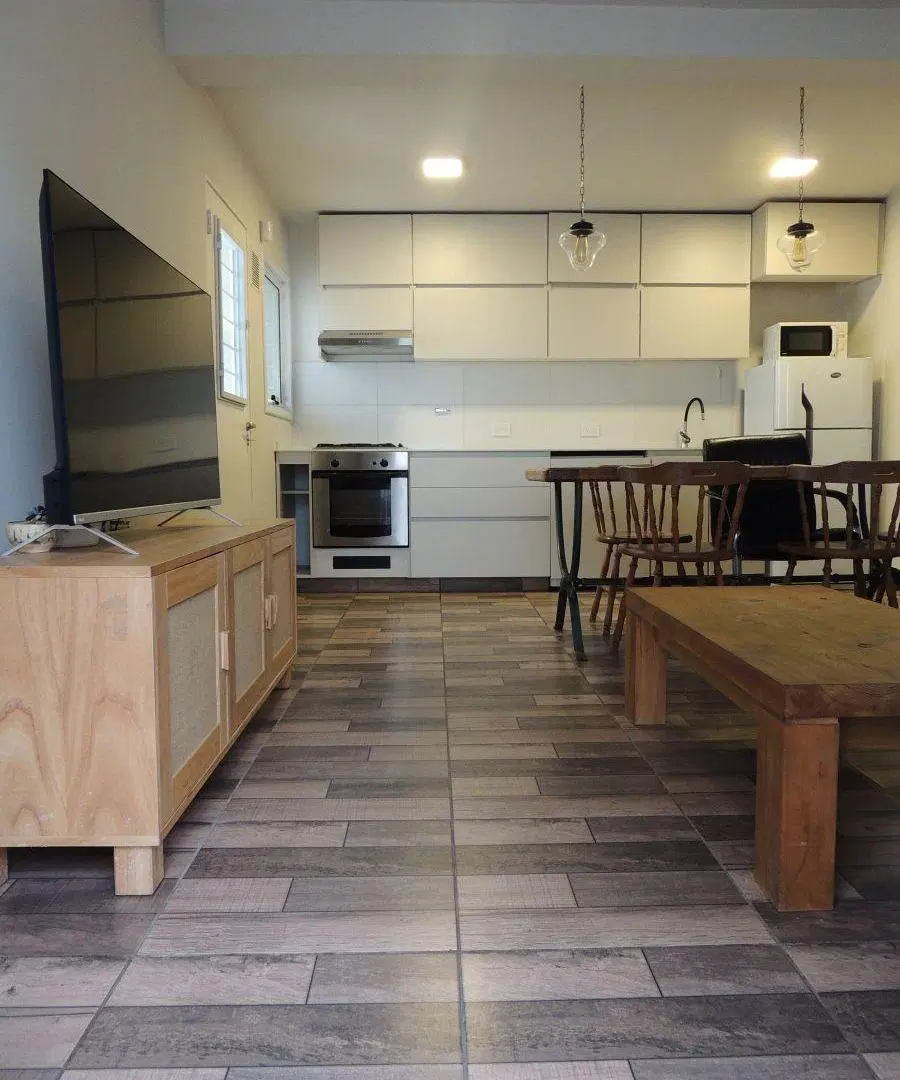 SE ALQUILA CASA MUY SEGURA, FUNCIONAL, SEMI- EQUIPADA 3