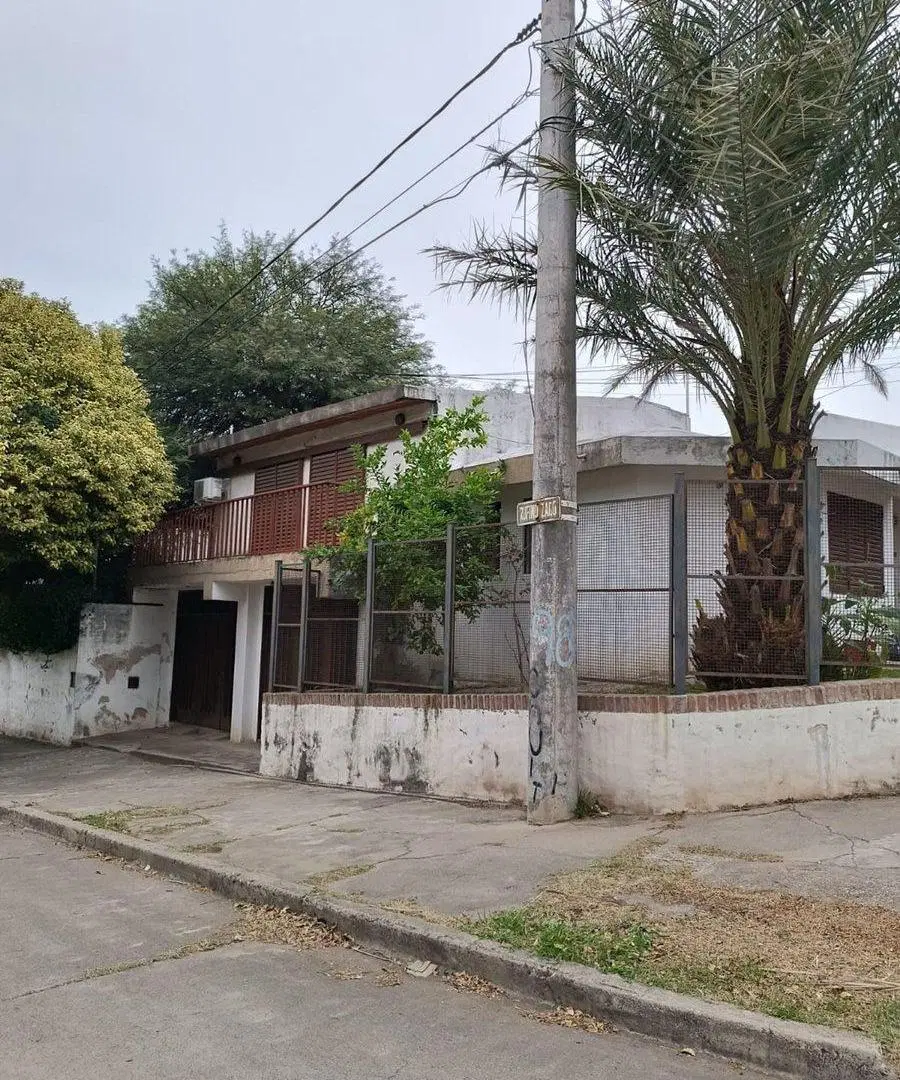 VENTA Casa 3 dormitorios - Zona Ruta 20 2