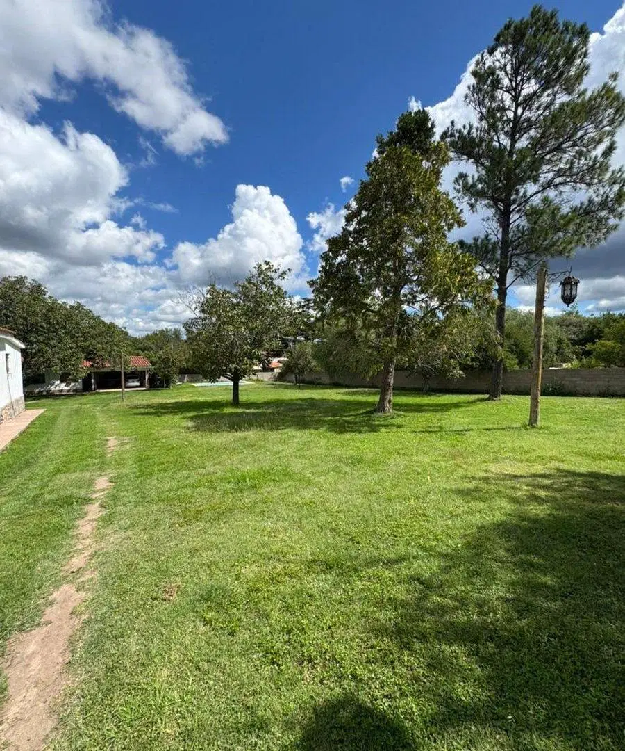 VENTA DE CASA + LOTE - CAPILLA DEL MONTE 2