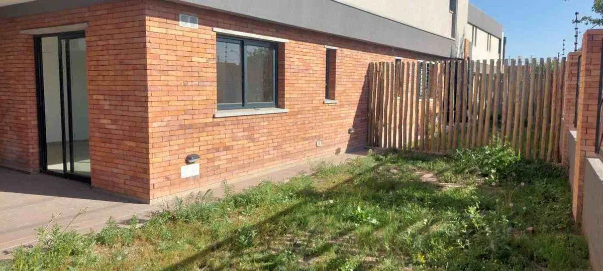 VENTA DUPLEX 3 DORMITORIOS, HOUSING DISTRITO BUNGE 3