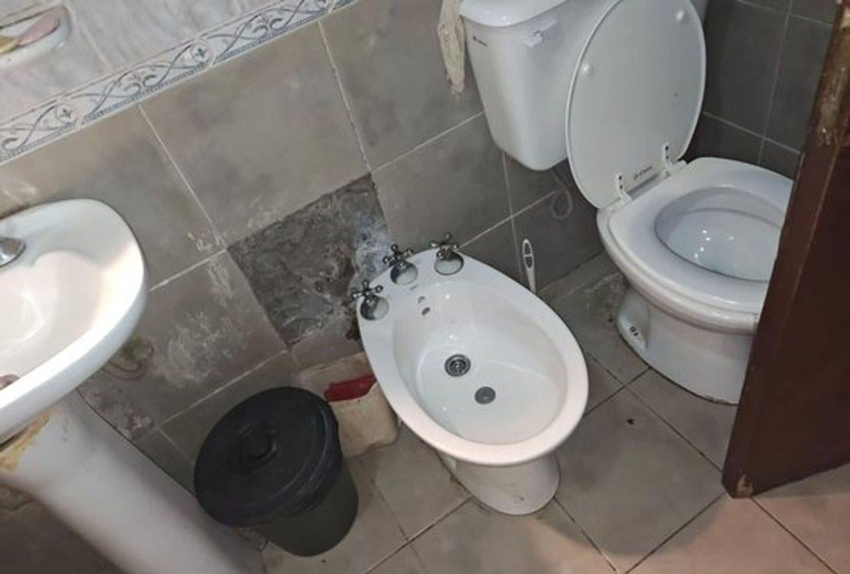 SE VENDE CASA MAS SALON COMERCIAL B* LOS QUIMICOS