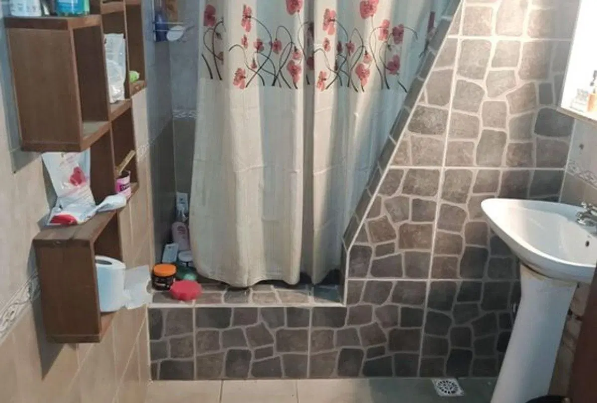 SE VENDE CASA MAS SALON COMERCIAL B* LOS QUIMICOS 4